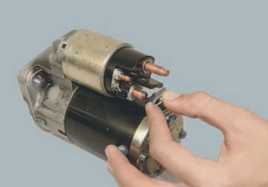 Самостоятельный ремонт стартера на автомобиле Renault Logan Самостоятельный ремонт стартера на автомобиле Renault Logan