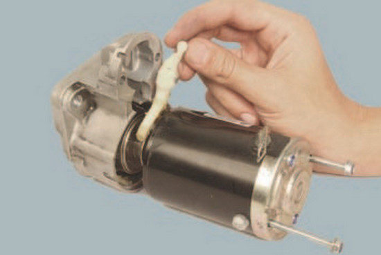 Самостоятельный ремонт стартера на автомобиле Renault Logan Самостоятельный ремонт стартера на автомобиле Renault Logan