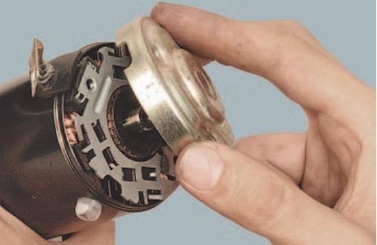 Самостоятельный ремонт стартера на автомобиле Renault Logan Самостоятельный ремонт стартера на автомобиле Renault Logan