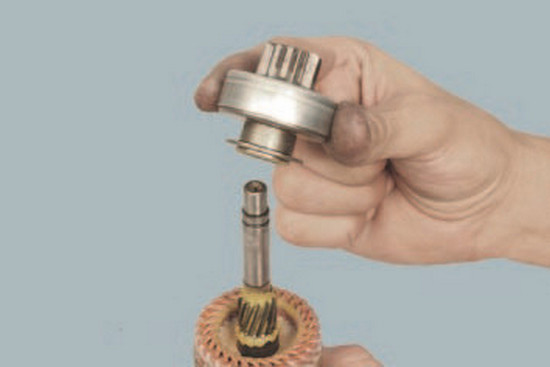 Самостоятельный ремонт стартера на автомобиле Renault Logan Самостоятельный ремонт стартера на автомобиле Renault Logan