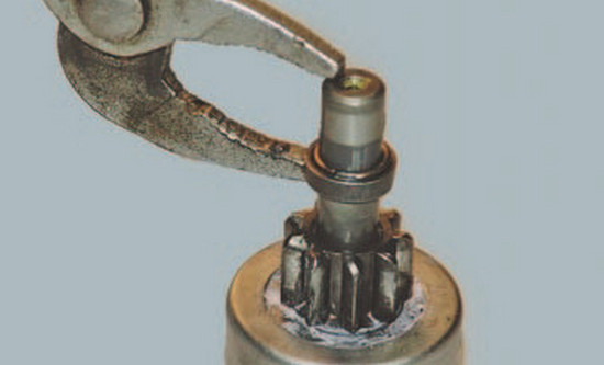 Самостоятельный ремонт стартера на автомобиле Renault Logan Самостоятельный ремонт стартера на автомобиле Renault Logan