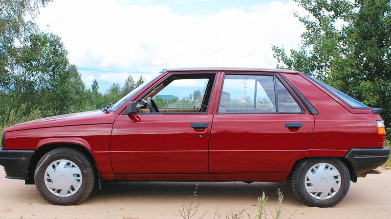 Замена передних тормозных колодок на автомобиле Renault 11 своими руками