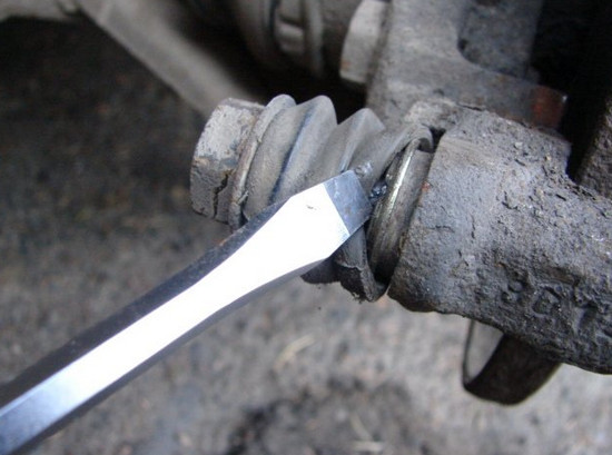 Замена передних тормозных колодок на автомобиле Renault 11 своими руками