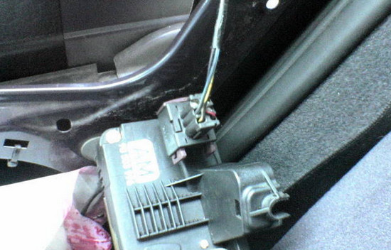 Как самостоятельно разблокировать дверь Opel Vectra B, не ломая ее