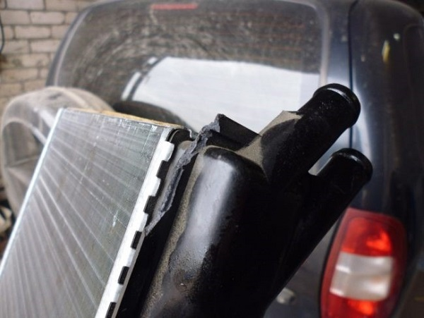 Меняем самостоятельно радиатор печки на Нива Шевроле Меняем самостоятельно радиатор печки на Нива Шевроле