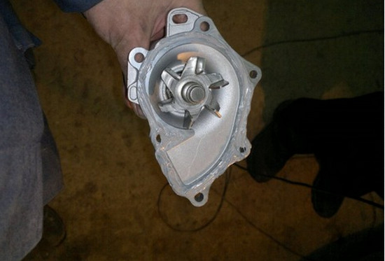 Самостоятельная замена помпы на автомобиле Toyota Camry Самостоятельная замена помпы на автомобиле Toyota Camry