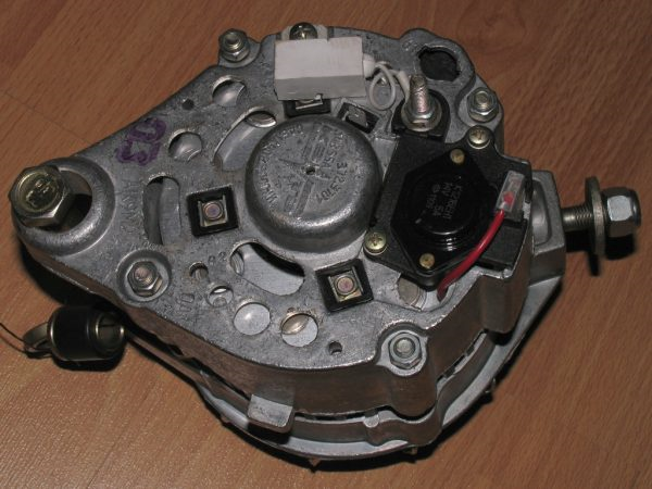 Самостоятельная диагностика неисправностей и ремонт генератора ВАЗ 2101 Самостоятельная диагностика неисправностей и ремонт генератора ВАЗ 2101