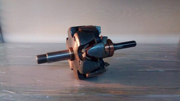 Самостоятельная диагностика неисправностей и ремонт генератора ВАЗ 2101 Самостоятельная диагностика неисправностей и ремонт генератора ВАЗ 2101