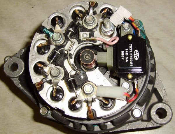 Самостоятельная диагностика неисправностей и ремонт генератора ВАЗ 2101 Самостоятельная диагностика неисправностей и ремонт генератора ВАЗ 2101