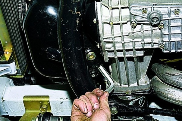 Полная замена масла на ВАЗ 21213 во всех агрегатах Полная замена масла на ВАЗ 21213 во всех агрегатах