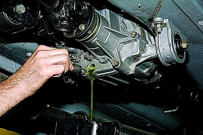 Полная замена масла на ВАЗ 21213 во всех агрегатах Полная замена масла на ВАЗ 21213 во всех агрегатах