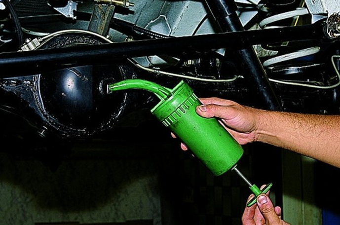 Полная замена масла на ВАЗ 21213 во всех агрегатах Полная замена масла на ВАЗ 21213 во всех агрегатах