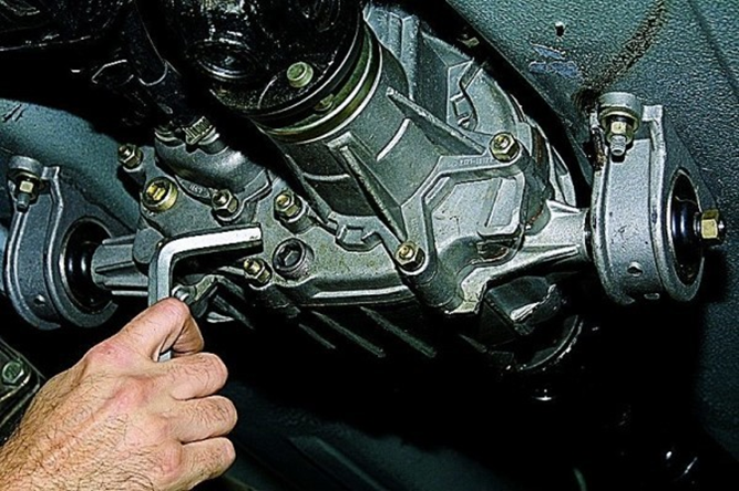 Полная замена масла на ВАЗ 21213 во всех агрегатах Полная замена масла на ВАЗ 21213 во всех агрегатах