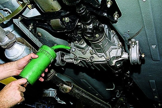 Полная замена масла на ВАЗ 21213 во всех агрегатах Полная замена масла на ВАЗ 21213 во всех агрегатах