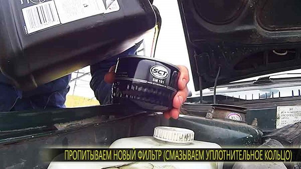 Меняем самостоятельно моторное масло и фильтр на «восьмерке»