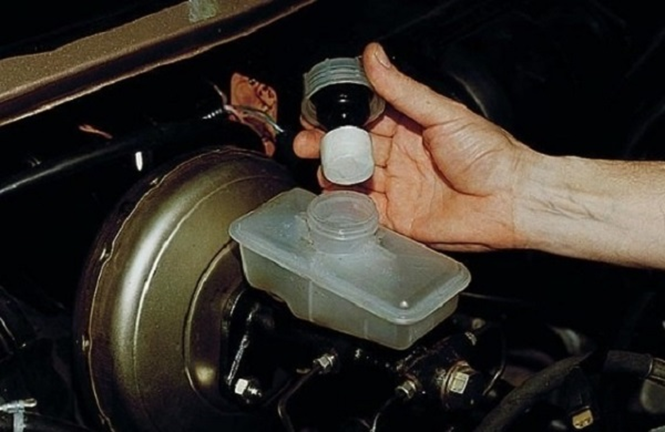 Ремонт тормозов ВАЗ 2109: прокачиваем тормозную систему