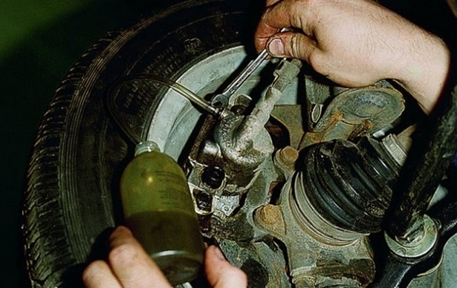 Ремонт тормозов ВАЗ 2109: прокачиваем тормозную систему