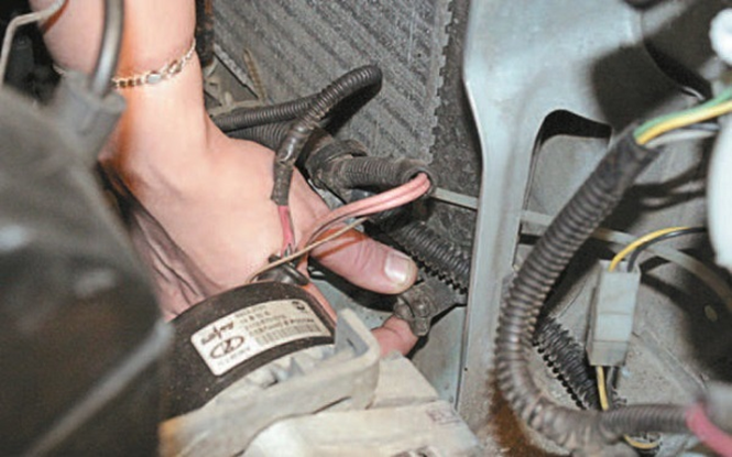 Как самостоятельно поменять радиатор охлаждения Нива Шевроле Как самостоятельно поменять радиатор охлаждения Нива Шевроле