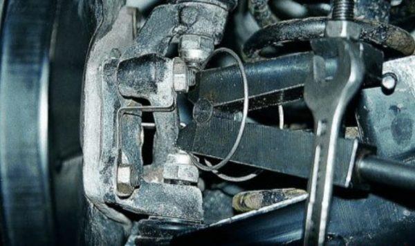 Диагностика и ремонт шаровых опор ВАЗ 2106 Диагностика и ремонт шаровых опор ВАЗ 2106