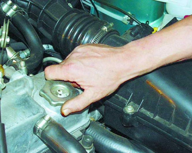 Замена масляного фильтра и масла в двигателе ВАЗ 2112