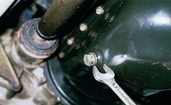 Замена масляного фильтра и масла в двигателе ВАЗ 2112