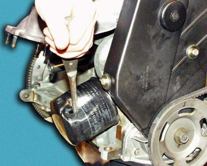 Замена масляного фильтра и масла в двигателе ВАЗ 2112