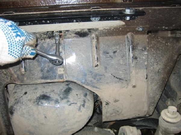 Как самостоятельно поменять охлаждающую жидкость на Нива Шевроле Как самостоятельно поменять охлаждающую жидкость на Нива Шевроле