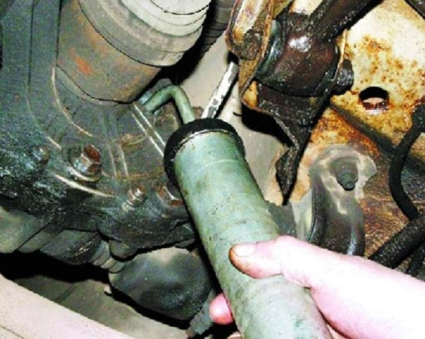 Меняем самостоятельно масло в коробке передач ВАЗ 2108 Меняем самостоятельно масло в коробке передач ВАЗ 2108