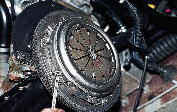 Как самостоятельно отремонтировать сцепление на Лада Калина Как самостоятельно отремонтировать сцепление на Лада Калина