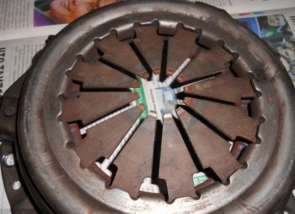 Как самостоятельно отремонтировать сцепление на Лада Калина Как самостоятельно отремонтировать сцепление на Лада Калина