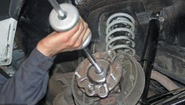 Как поменять подшипник полуоси на Нива Шевроле Как поменять подшипник полуоси на Нива Шевроле