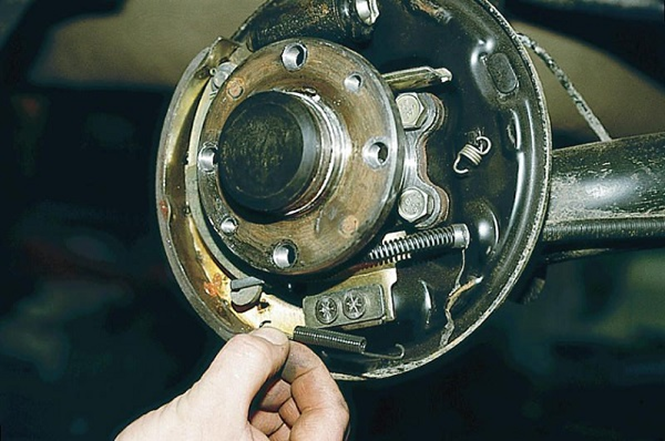 Замена тормозных колодок Лада Ларгус Замена тормозных колодок Лада Ларгус