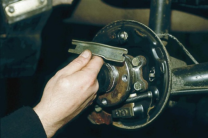 Замена тормозных колодок Лада Ларгус Замена тормозных колодок Лада Ларгус