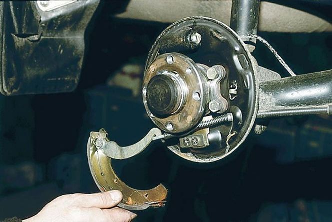 Замена тормозных колодок Лада Ларгус Замена тормозных колодок Лада Ларгус