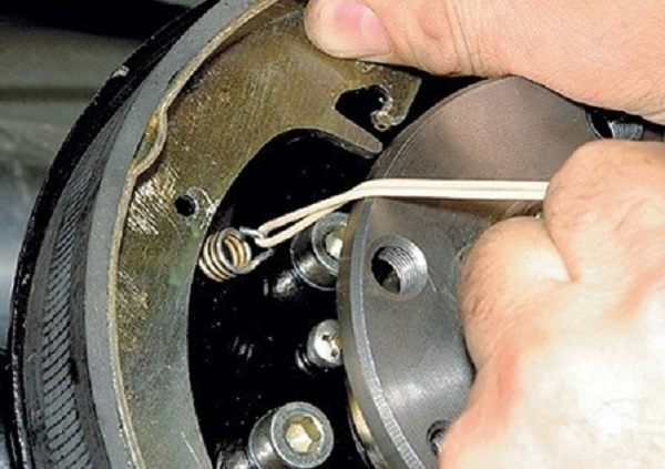 Замена тормозных колодок Лада Ларгус Замена тормозных колодок Лада Ларгус