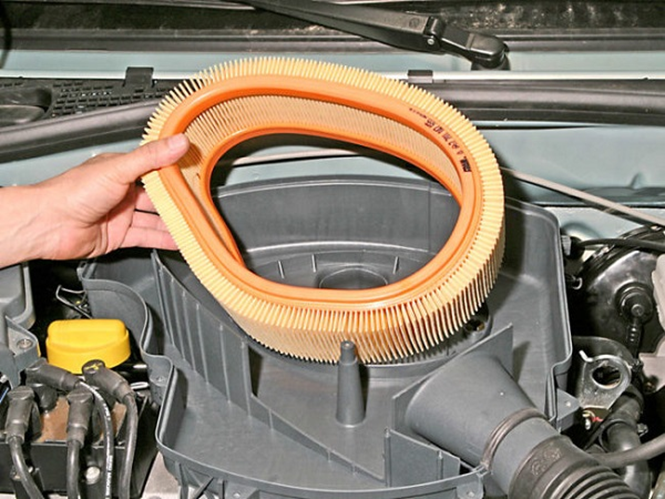 Как заменить воздушный фильтр на Лада Ларгус в домашних условиях