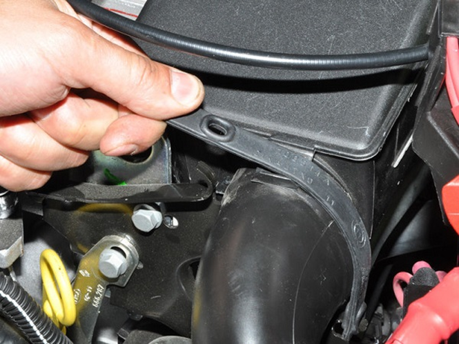 Как заменить воздушный фильтр на Лада Ларгус в домашних условиях