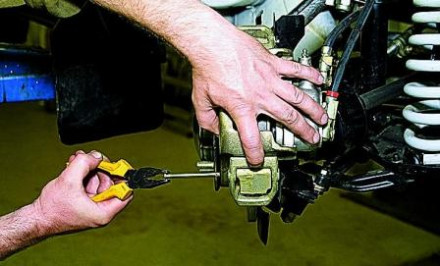 Как самостоятельно заменить тормозные колодки на ВАЗ 21213