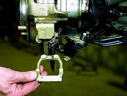 Как самостоятельно заменить тормозные колодки на ВАЗ 21213