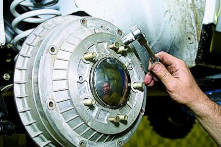 Как самостоятельно заменить тормозные колодки на ВАЗ 21213