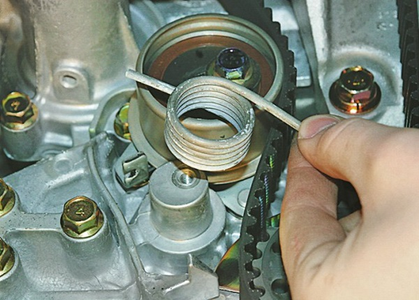 Как самостоятельно поменять ремень ГРМ на Мицубиси Лансер 9