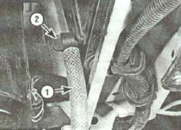 Как заменить антифриз на Пежо 308 в условиях гаража