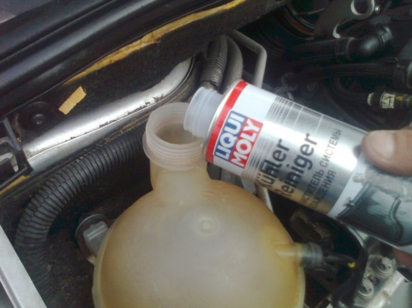 Как заменить антифриз на Пежо 308 в условиях гаража