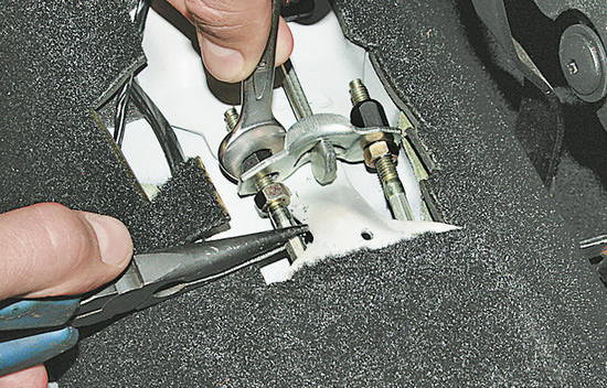 Самостоятельная замена тросика ручного тормоза на автомобиле Chery Amulet