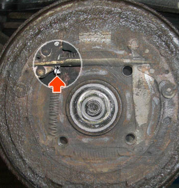 Ремонт привода и настройка ручного тормоза Audi 80 Ремонт привода и настройка ручного тормоза Audi 80