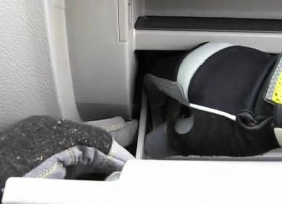 Самостоятельная замена салонного фильтра KIA Sorento