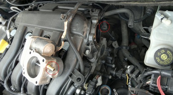 Самостоятельная очистка дроссельного узла на автомобиле Renault Megane Самостоятельная очистка дроссельного узла на автомобиле Renault Megane