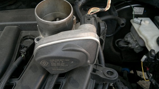 Самостоятельная очистка дроссельного узла на автомобиле Renault Megane Самостоятельная очистка дроссельного узла на автомобиле Renault Megane