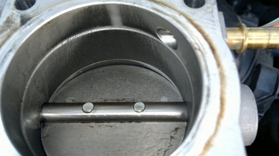 Самостоятельная очистка дроссельного узла на автомобиле Renault Megane Самостоятельная очистка дроссельного узла на автомобиле Renault Megane