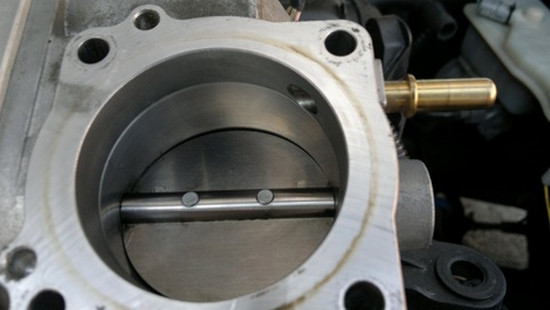 Самостоятельная очистка дроссельного узла на автомобиле Renault Megane Самостоятельная очистка дроссельного узла на автомобиле Renault Megane